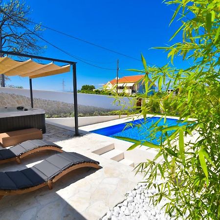 Villa Village Idylle With Heated Pool, Sauna, Jacuzzy And Private Parking Sukošan Dış mekan fotoğraf