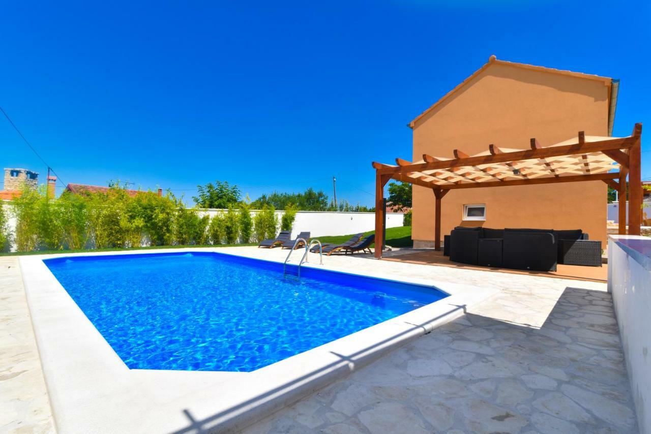 Villa Village Idylle With Heated Pool, Sauna, Jacuzzy And Private Parking Sukošan Dış mekan fotoğraf