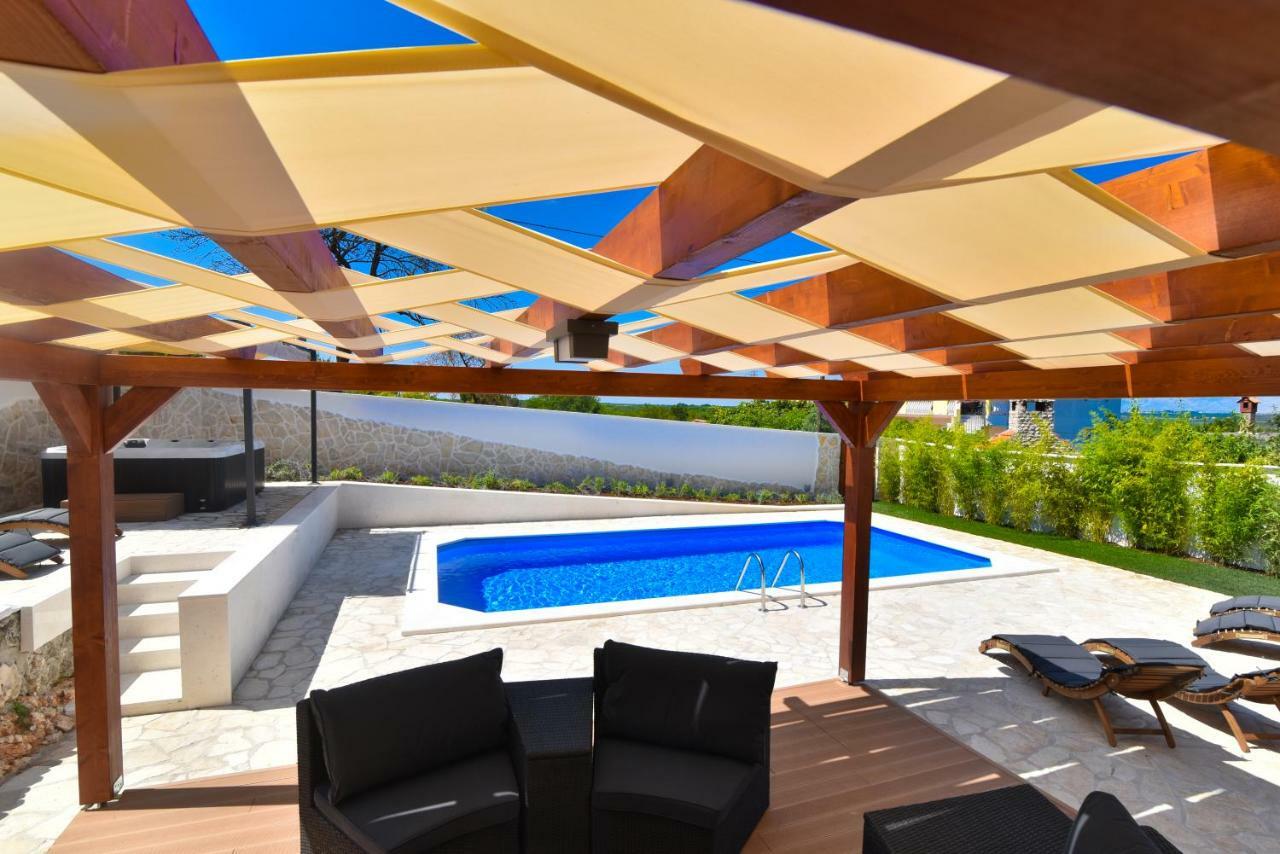 Villa Village Idylle With Heated Pool, Sauna, Jacuzzy And Private Parking Sukošan Dış mekan fotoğraf