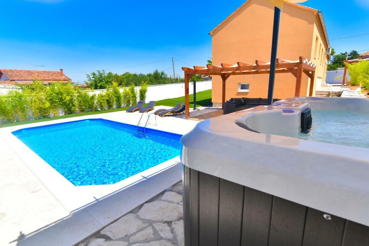 Villa Village Idylle With Heated Pool, Sauna, Jacuzzy And Private Parking Sukošan Dış mekan fotoğraf