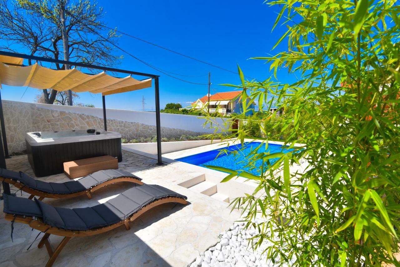 Villa Village Idylle With Heated Pool, Sauna, Jacuzzy And Private Parking Sukošan Dış mekan fotoğraf