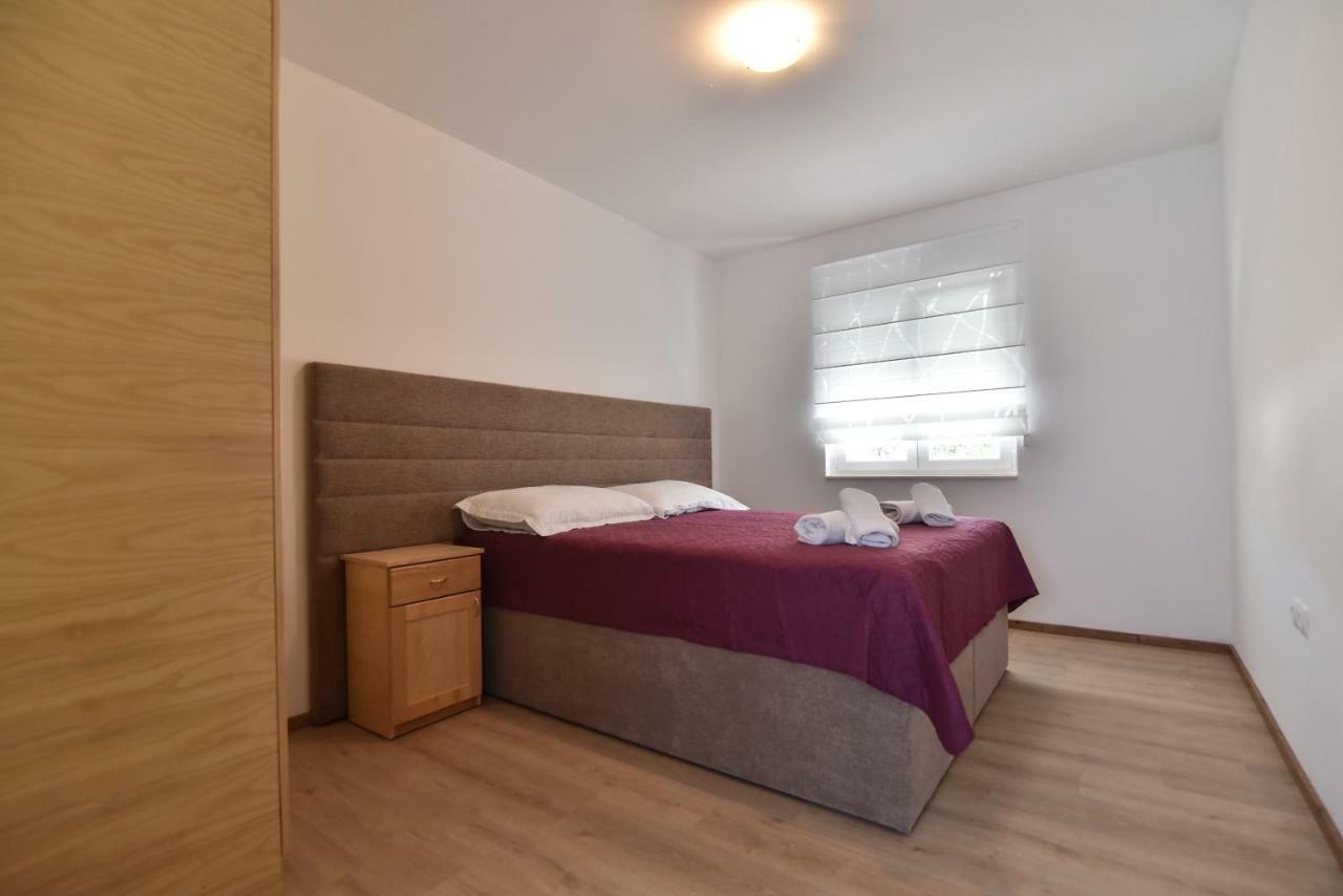 Villa Village Idylle With Heated Pool, Sauna, Jacuzzy And Private Parking Sukošan Dış mekan fotoğraf