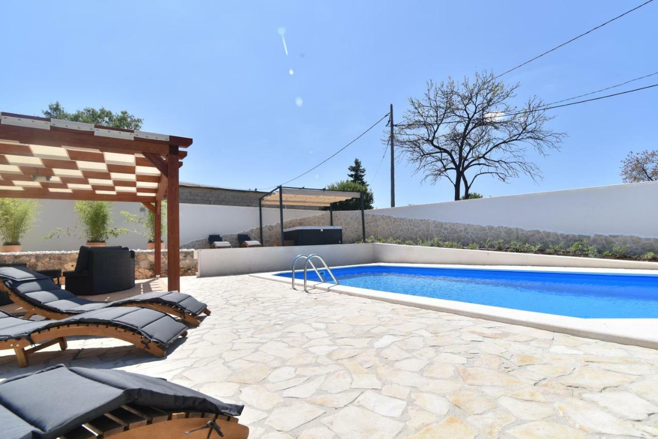 Villa Village Idylle With Heated Pool, Sauna, Jacuzzy And Private Parking Sukošan Dış mekan fotoğraf