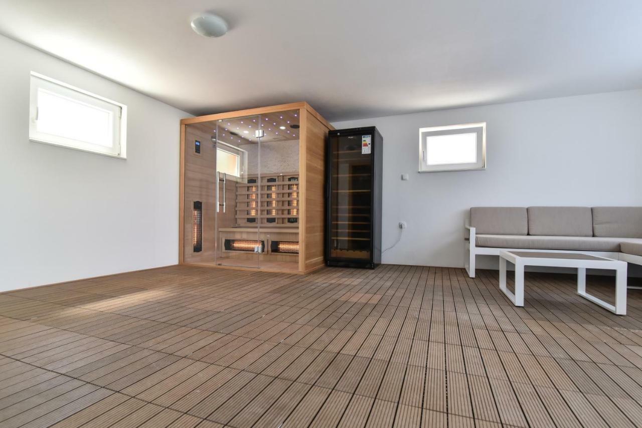 Villa Village Idylle With Heated Pool, Sauna, Jacuzzy And Private Parking Sukošan Dış mekan fotoğraf