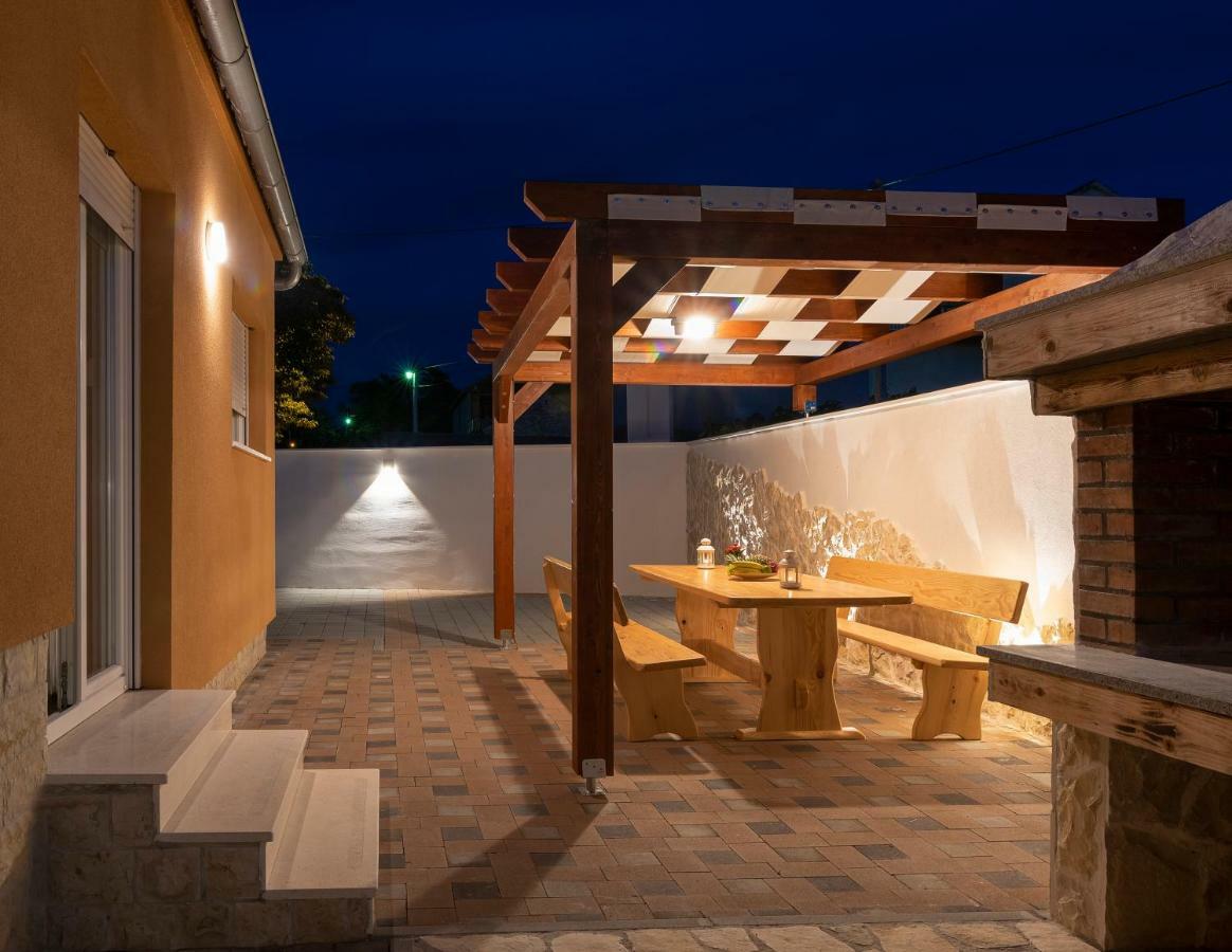 Villa Village Idylle With Heated Pool, Sauna, Jacuzzy And Private Parking Sukošan Dış mekan fotoğraf