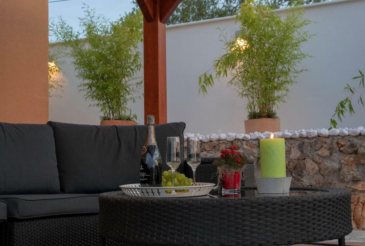 Villa Village Idylle With Heated Pool, Sauna, Jacuzzy And Private Parking Sukošan Dış mekan fotoğraf