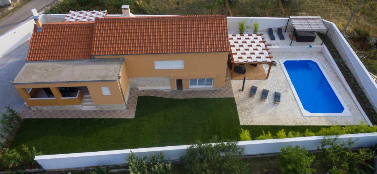 Villa Village Idylle With Heated Pool, Sauna, Jacuzzy And Private Parking Sukošan Dış mekan fotoğraf
